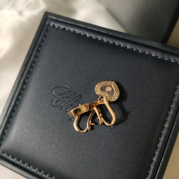 Chopard 18k Gold Heart Earrings - Picture 4 of 6